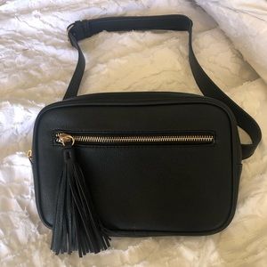 • FOREVER21 FANNY PACK •